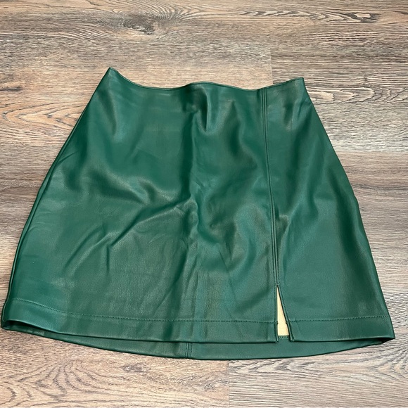 Hollister Green Faux Leather Mini Skirt Size Small - Picture 1 of 6